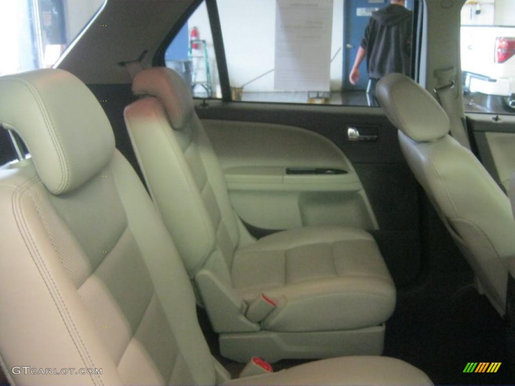 2008 Taurus X SEL - Oxford White / Camel photo #24