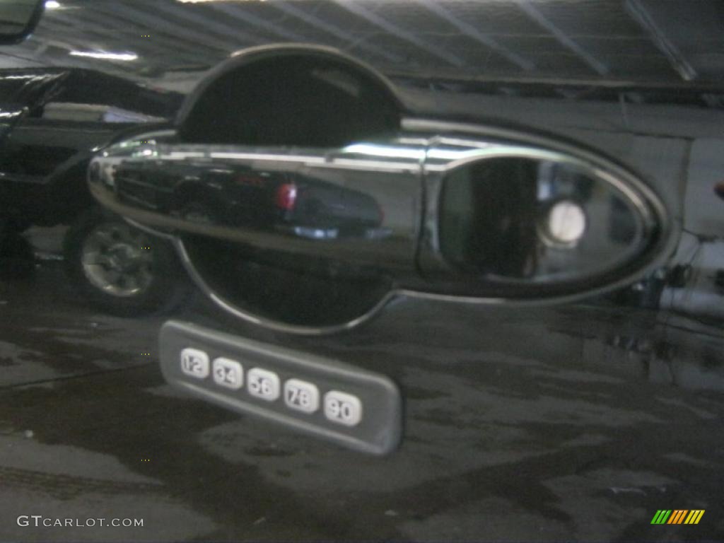 2010 Escape Limited V6 4WD - Black / Charcoal Black photo #25