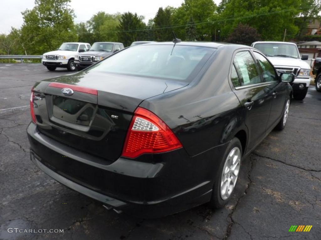 2011 Fusion SE - Tuxedo Black Metallic / Charcoal Black photo #2