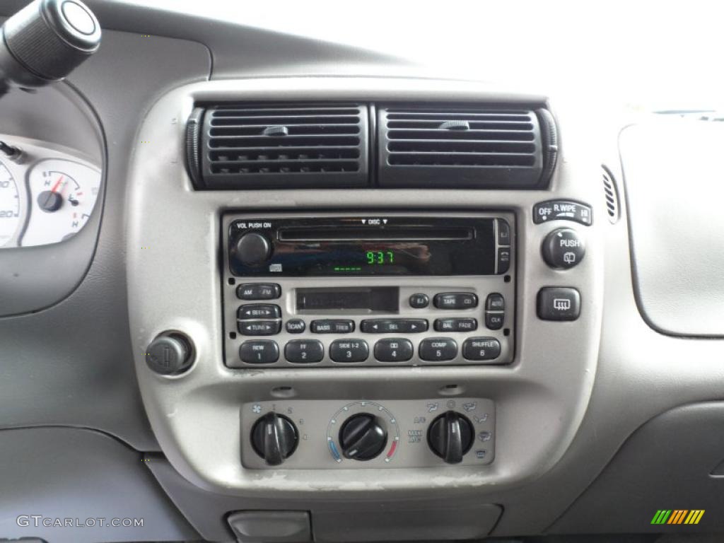 2002 Ford Explorer Sport Controls Photo #49549118
