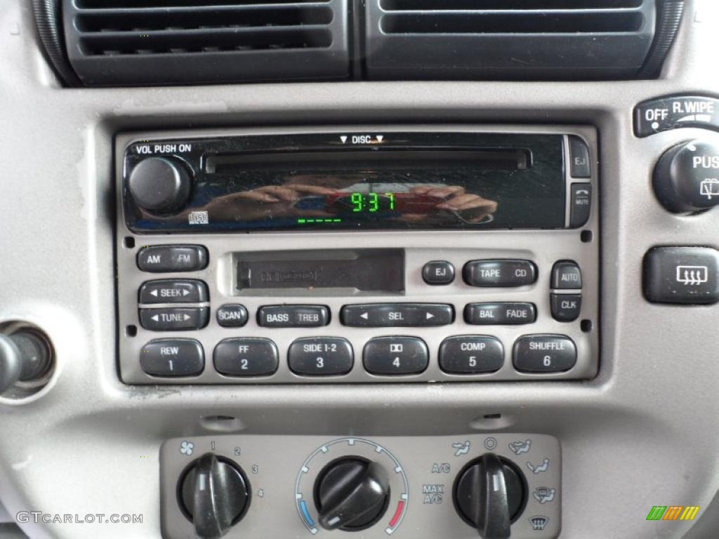 2002 Ford Explorer Sport Controls Photo #49549130