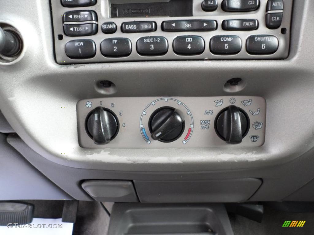 2002 Ford Explorer Sport Controls Photo #49549139