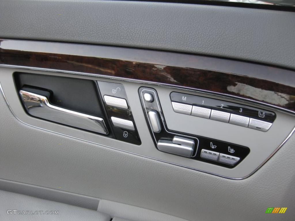2010 Mercedes-Benz S 400 Hybrid Sedan Controls Photo #49549400