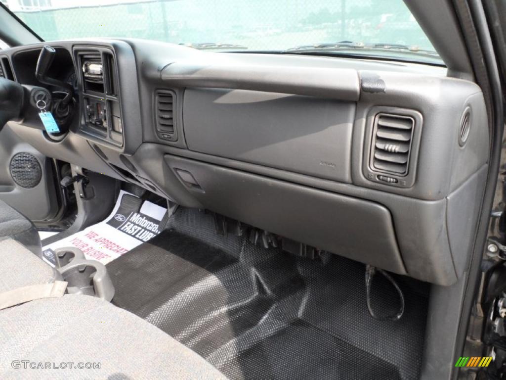 Dark Charcoal Interior 2004 Chevrolet Silverado 1500 LS Extended Cab Photo #49549865