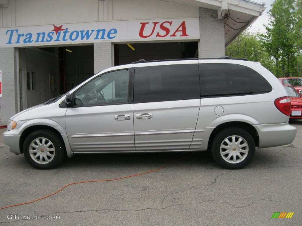 2002 Town & Country LXi - Bright Silver Metallic / Sandstone photo #14