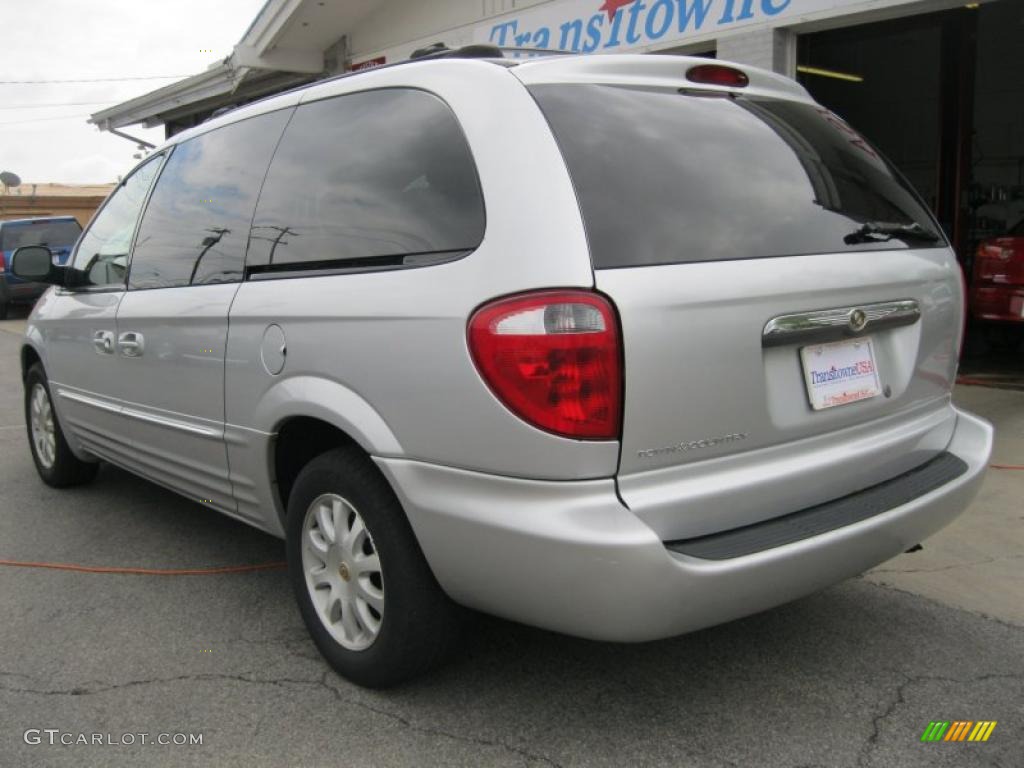 2002 Town & Country LXi - Bright Silver Metallic / Sandstone photo #15