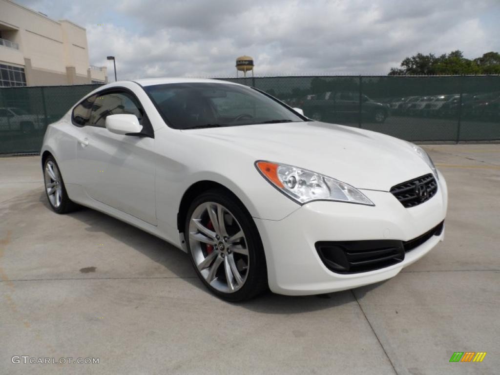 2010 Genesis Coupe 2.0T Track - Karussell White / Black photo #1