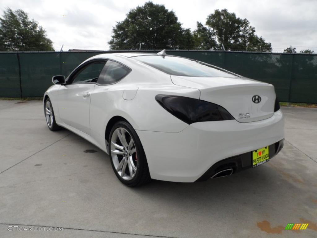 2010 Genesis Coupe 2.0T Track - Karussell White / Black photo #5