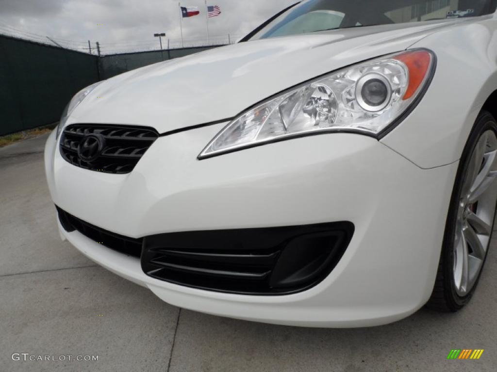 Karussell White 2010 Hyundai Genesis Coupe 2.0T Track Exterior Photo #49551515