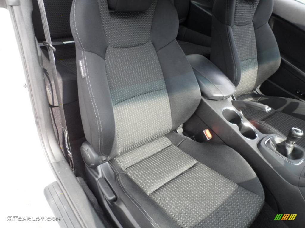 2010 Genesis Coupe 2.0T Track - Karussell White / Black photo #26