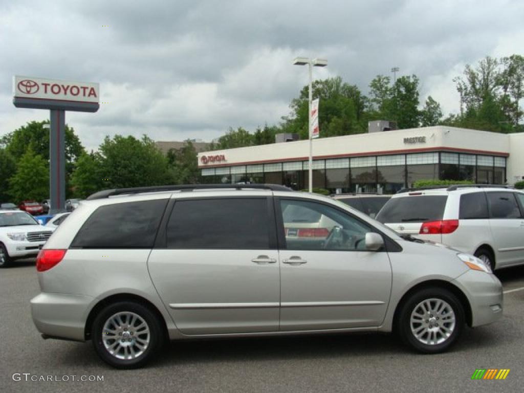 2007 Sienna XLE - Silver Shadow Pearl / Taupe photo #1