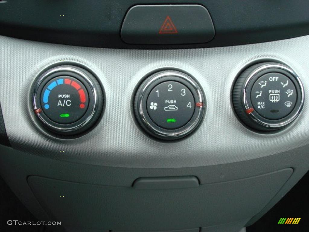 2009 Hyundai Elantra SE Sedan Controls Photo #49553435