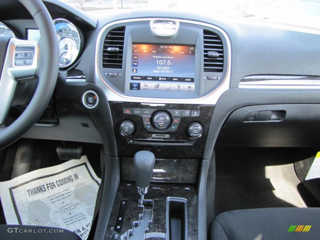 2011 Chrysler 300 Standard 300 Model Controls Photo #49556054