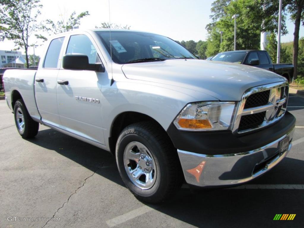 2011 Ram 1500 ST Quad Cab - Bright Silver Metallic / Dark Slate Gray/Medium Graystone photo #4