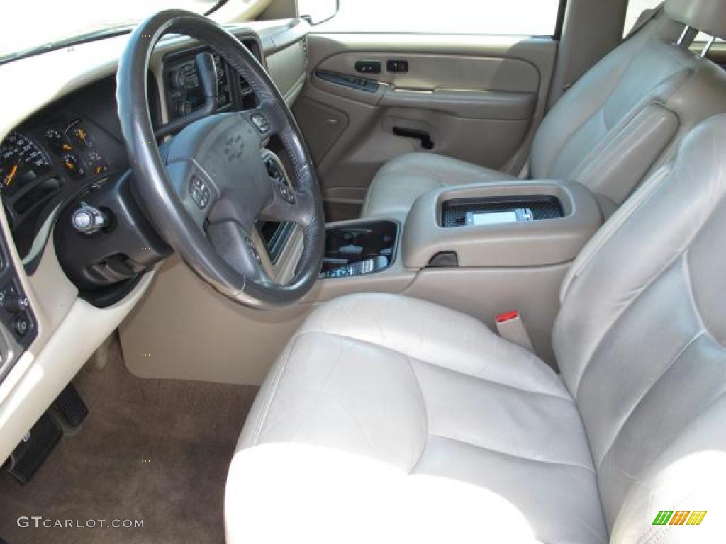Tan/Neutral Interior 2004 Chevrolet Suburban 1500 LT Photo #49561634