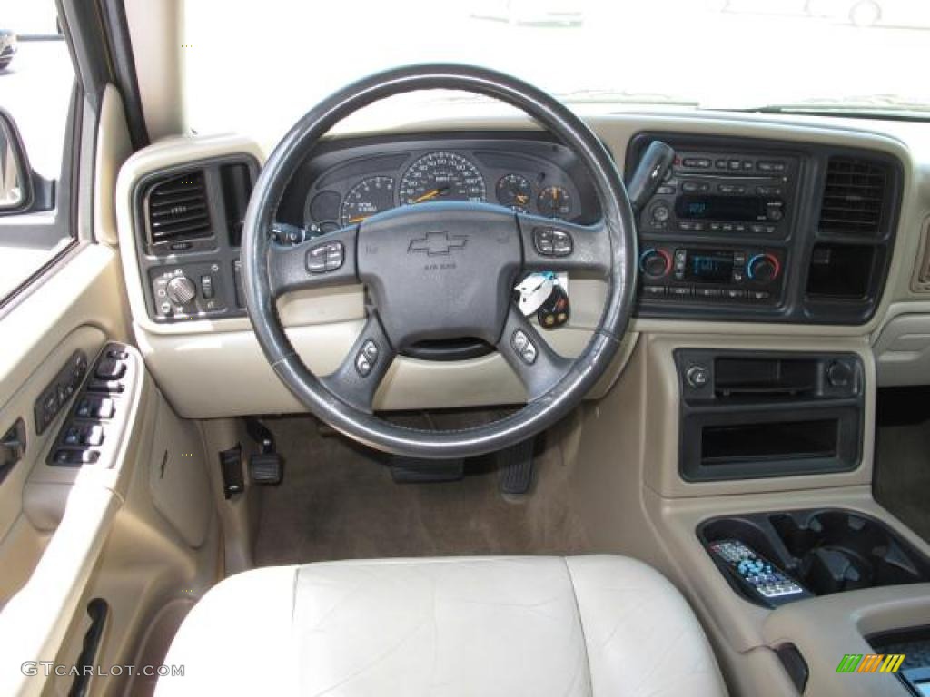 2004 Chevrolet Suburban 1500 LT Tan/Neutral Dashboard Photo #49561640