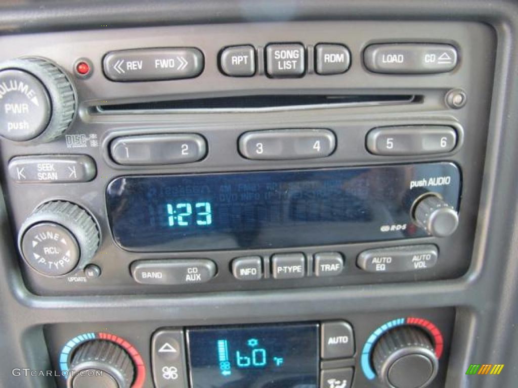 2004 Chevrolet Suburban 1500 LT Controls Photo #49561670