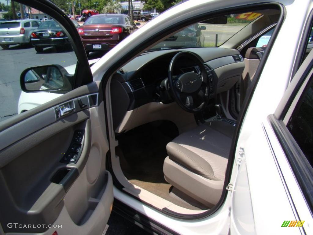 2005 Pacifica AWD - Stone White / Light Taupe photo #9