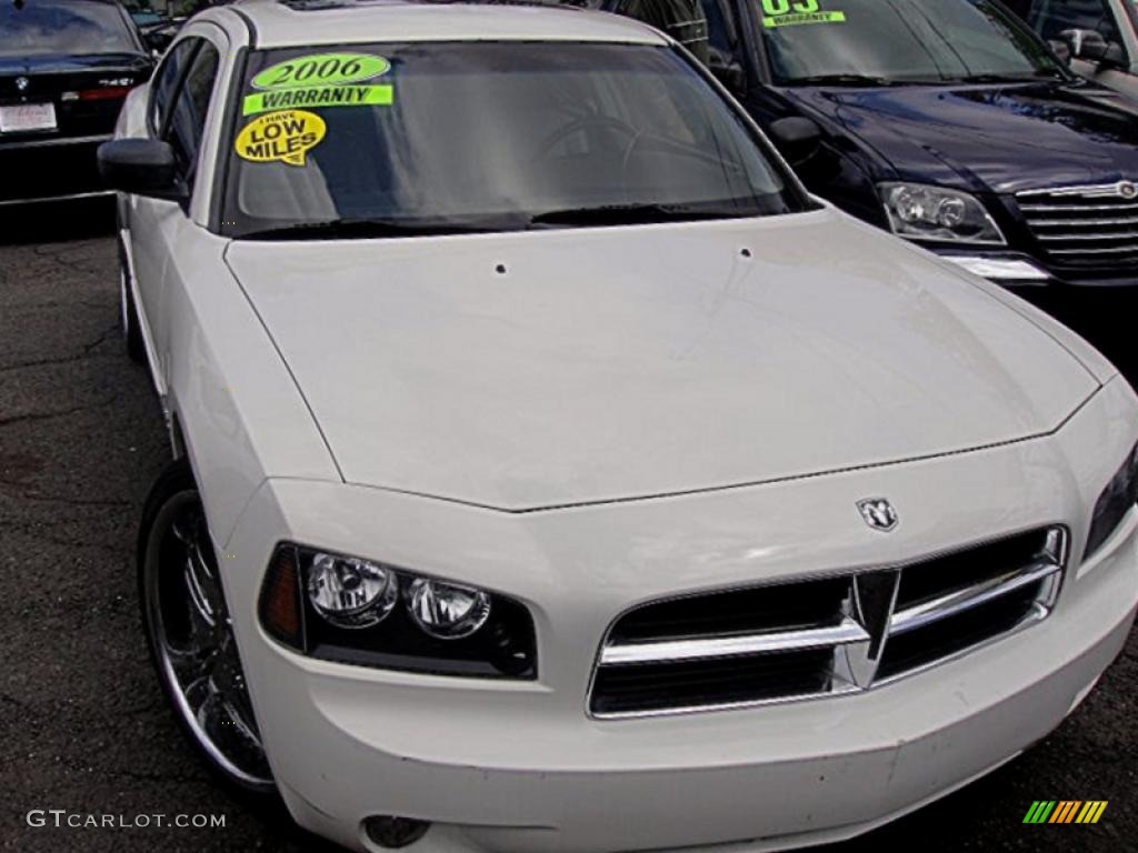 2006 Charger SE - Stone White / Dark Slate Gray/Light Graystone photo #2