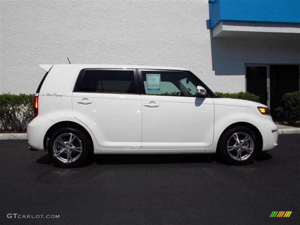 Super White 2010 Scion xB Standard xB Model Exterior Photo #49569373