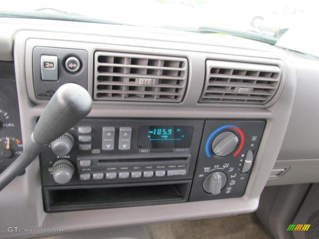 1996 Chevrolet Blazer LS 4x4 Controls Photo #49570030