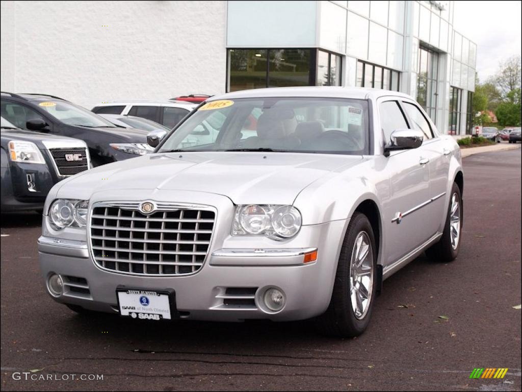 2005 300 C HEMI - Bright Silver Metallic / Dark Slate Gray/Light Graystone photo #1