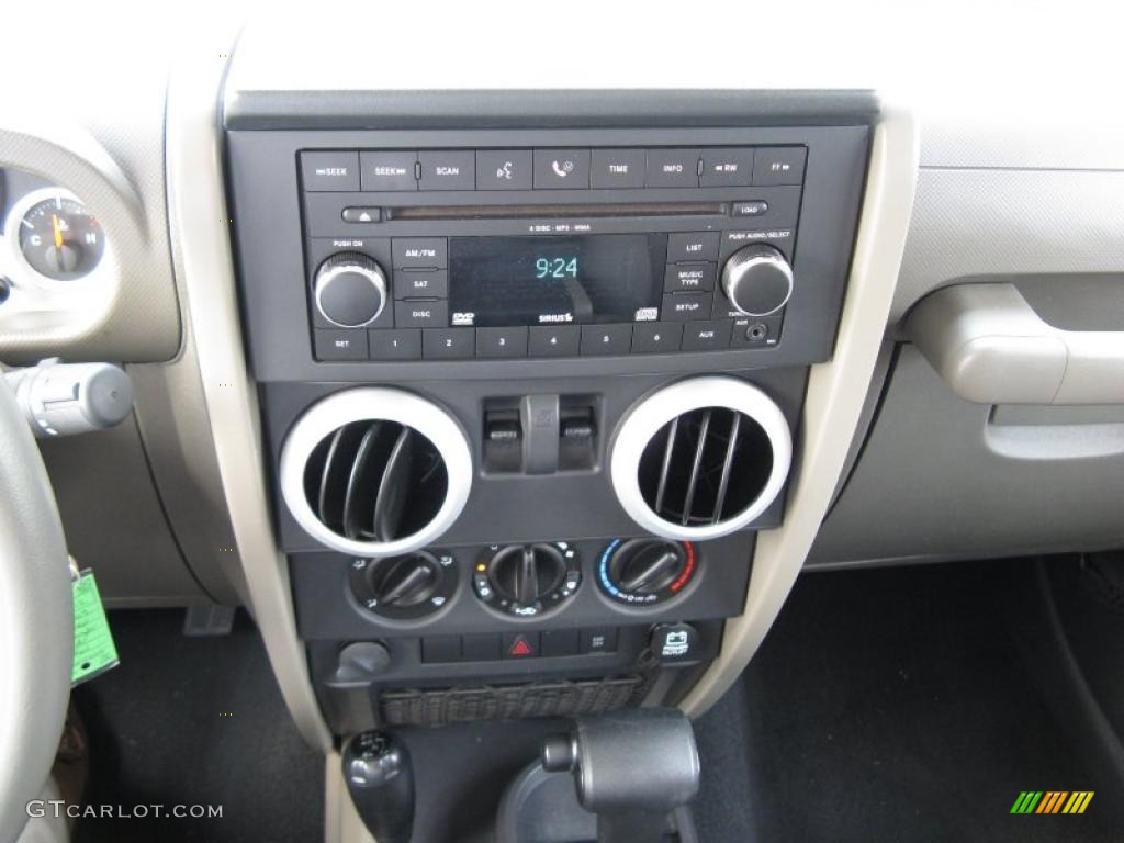 2009 Wrangler Sahara 4x4 - Red Rock Crystal Pearl Coat / Dark Slate Gray/Medium Slate Gray photo #17