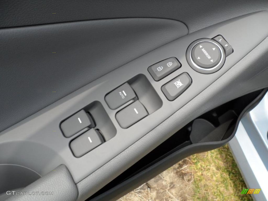 2011 Hyundai Sonata Hybrid Controls Photo #49576237