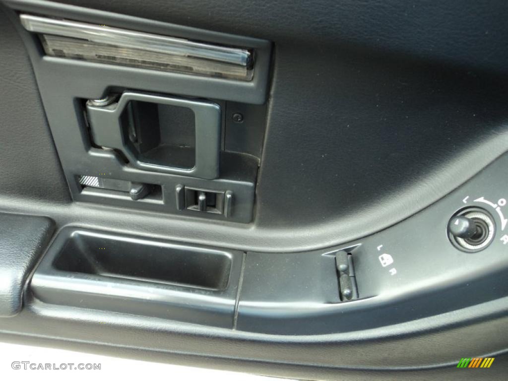 1995 Chevrolet Corvette Convertible Controls Photo #49578325