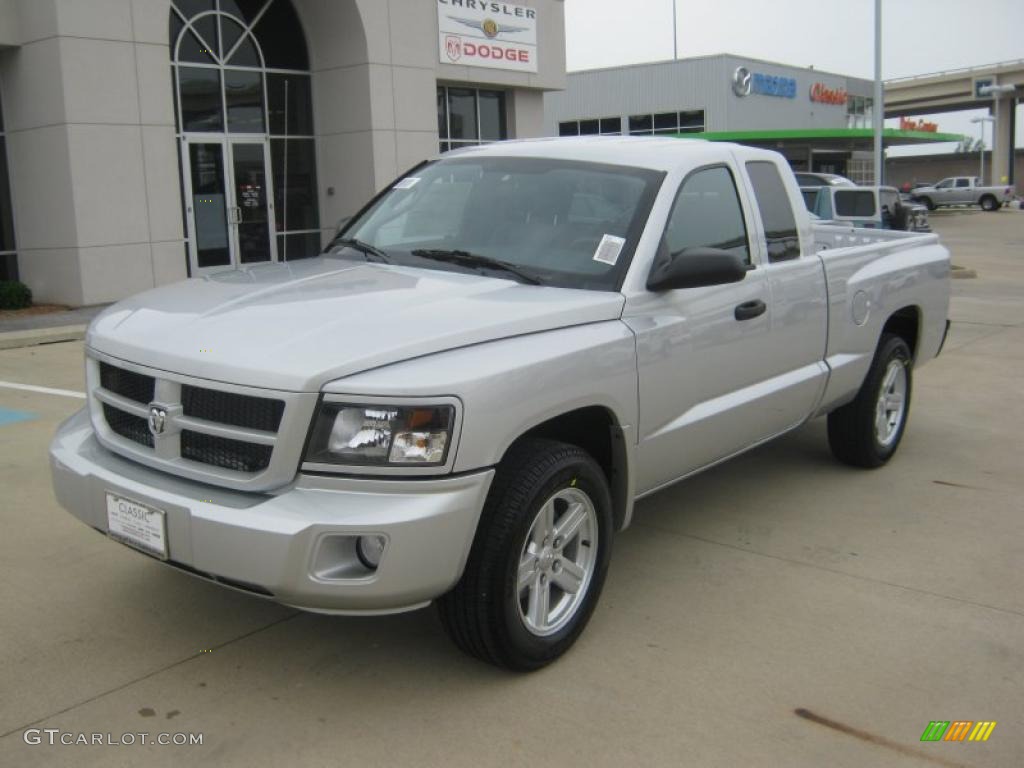 2011 Dakota Big Horn Extended Cab - Bright Silver Metallic / Dark Slate Gray/Medium Slate Gray photo #1