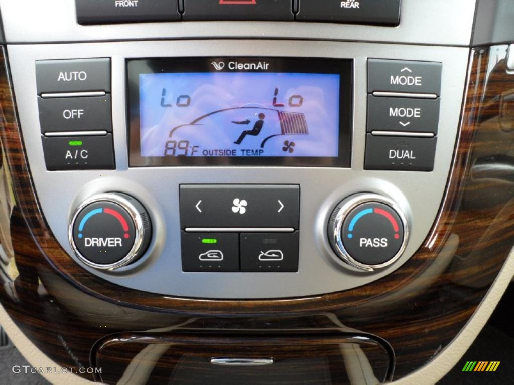 2011 Hyundai Santa Fe Limited Controls Photo #49579936