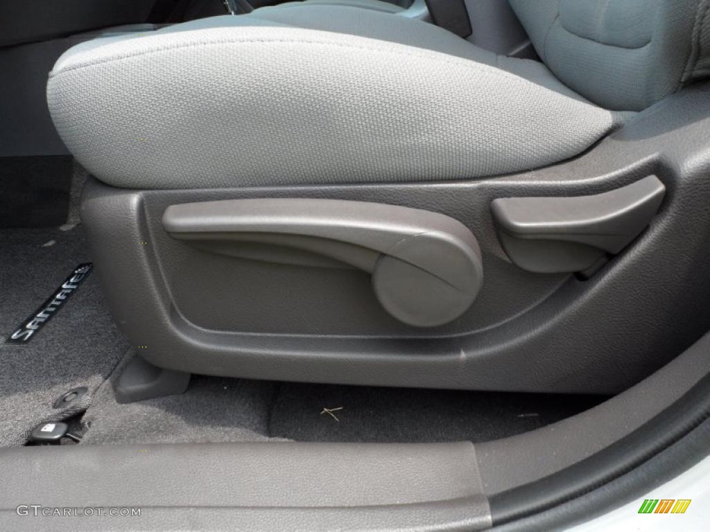 2011 Hyundai Santa Fe GLS Controls Photo #49580407
