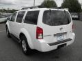 2005 Avalanche White Nissan Pathfinder SE 4x4  photo #2