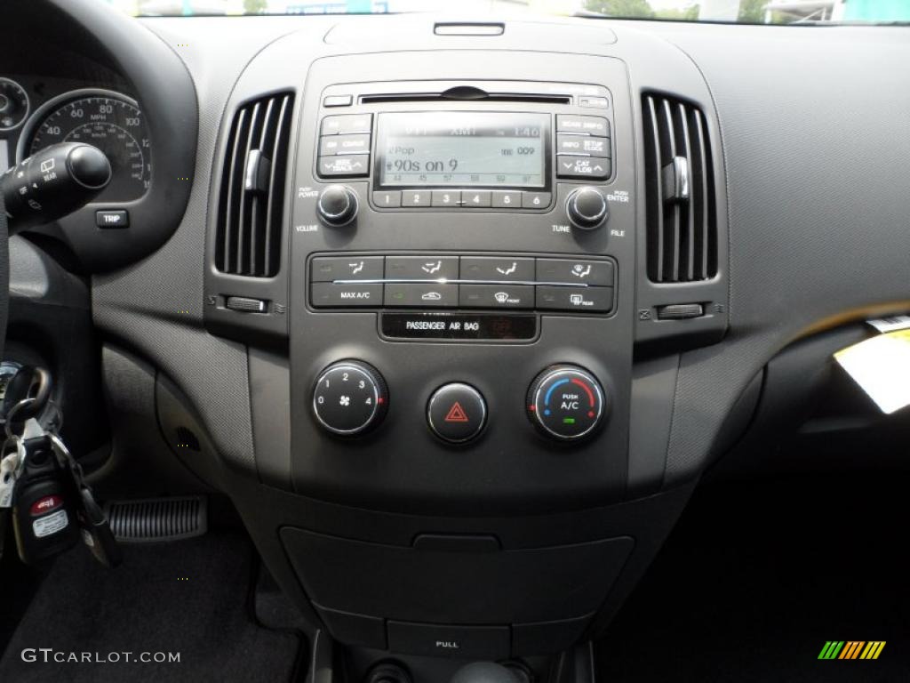 2011 Hyundai Elantra Touring GLS Controls Photo #49585597