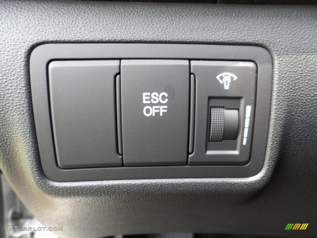 2011 Hyundai Elantra Touring GLS Controls Photo #49585681