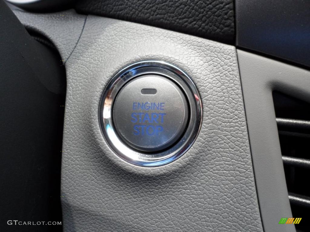 2011 Hyundai Elantra Limited Controls Photo #49586197