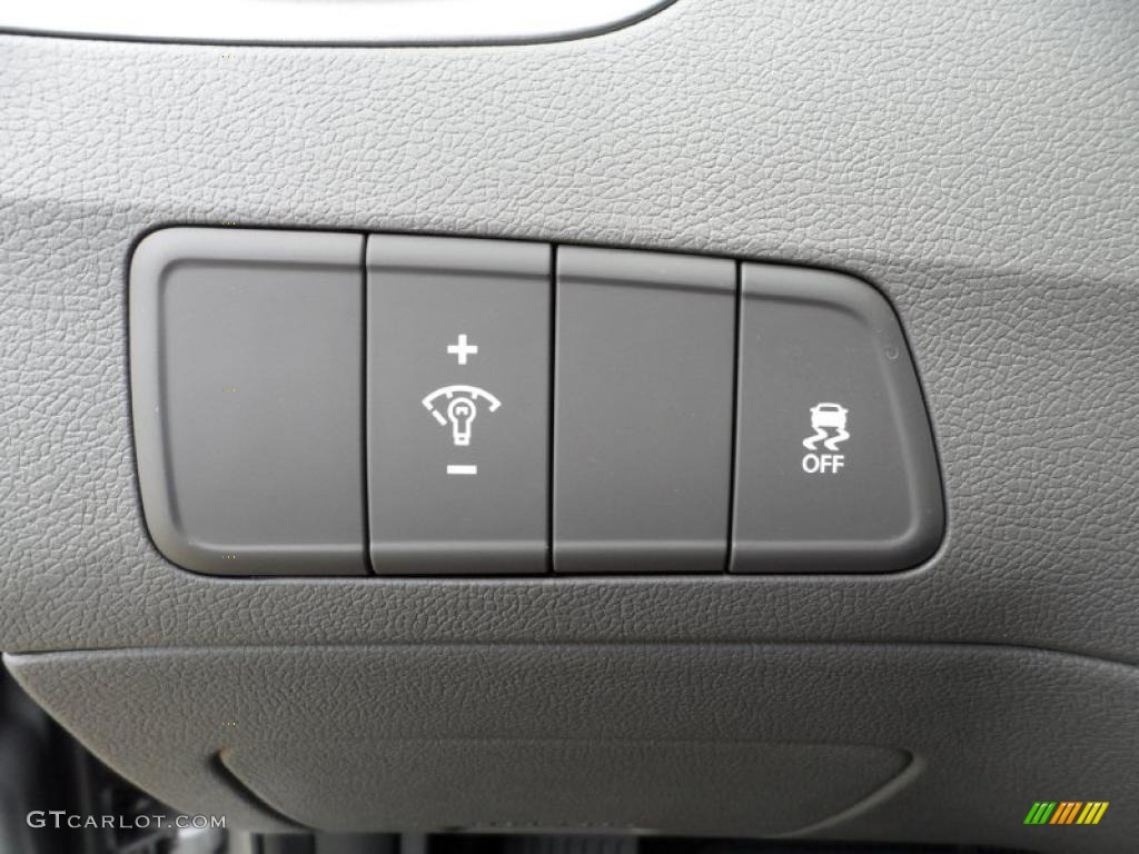2011 Hyundai Elantra Limited Controls Photo #49586245