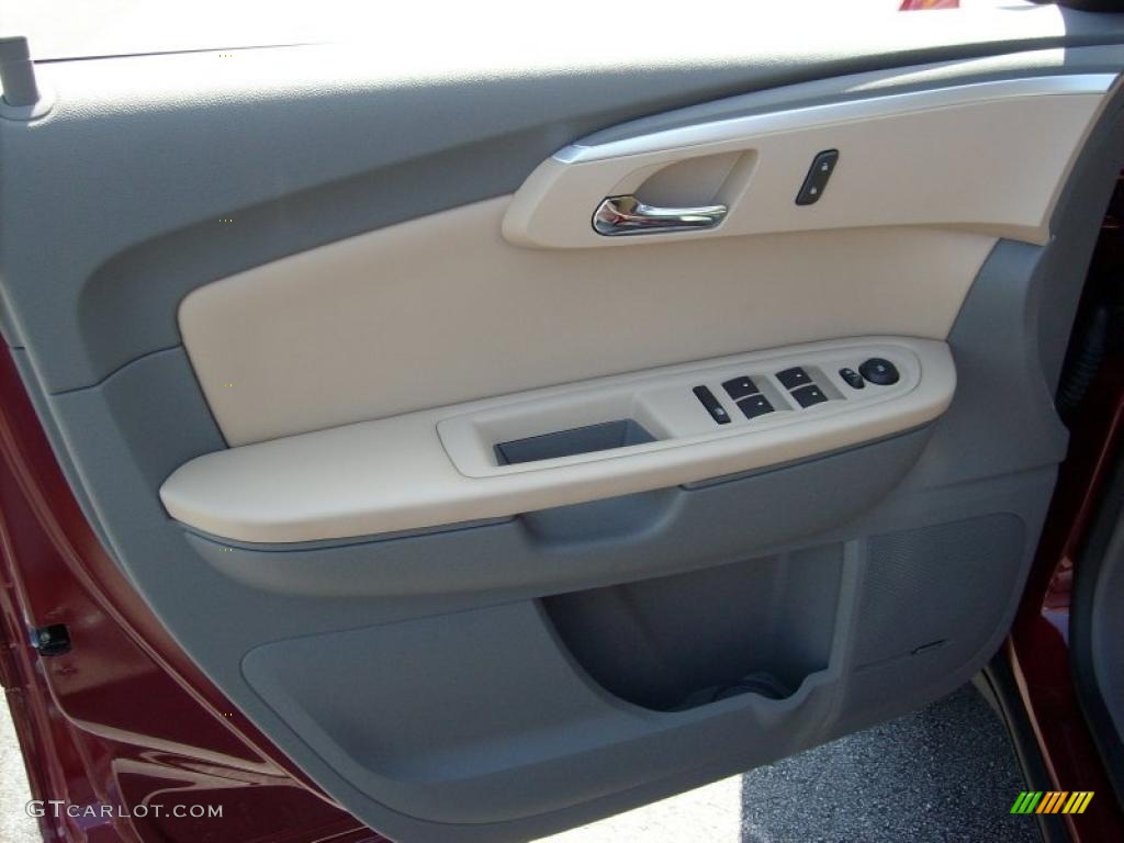 2011 Chevrolet Traverse LT Cashmere/Dark Gray Door Panel Photo #49587049