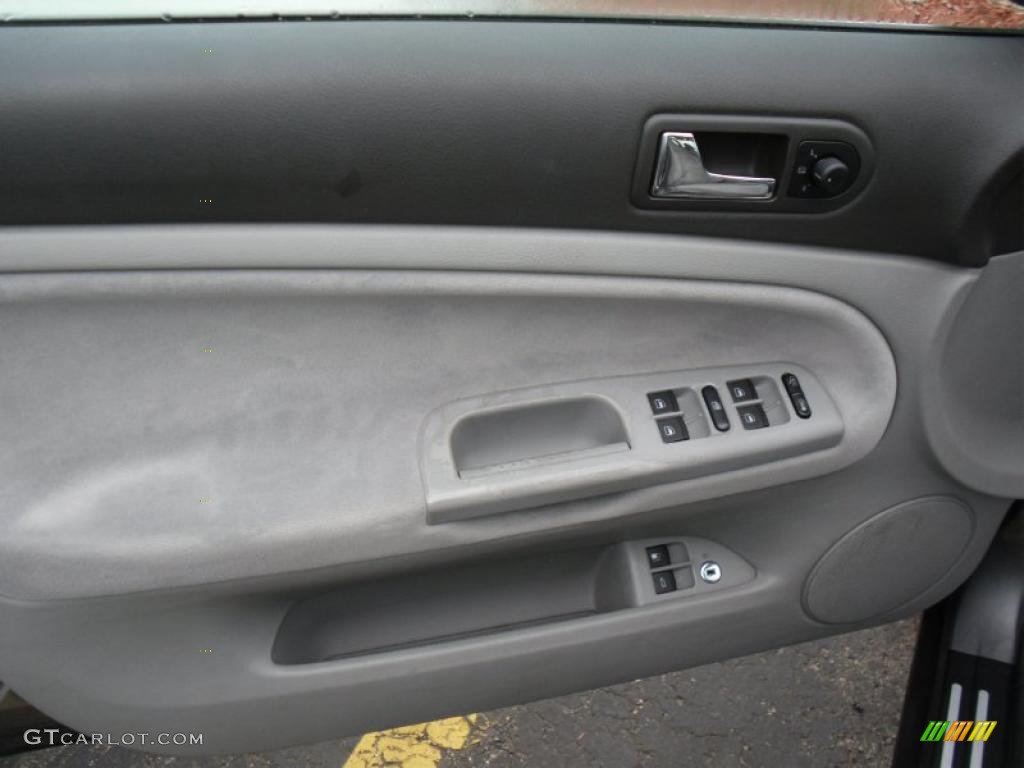 2003 Volkswagen Passat GL Sedan Door Panel Photos