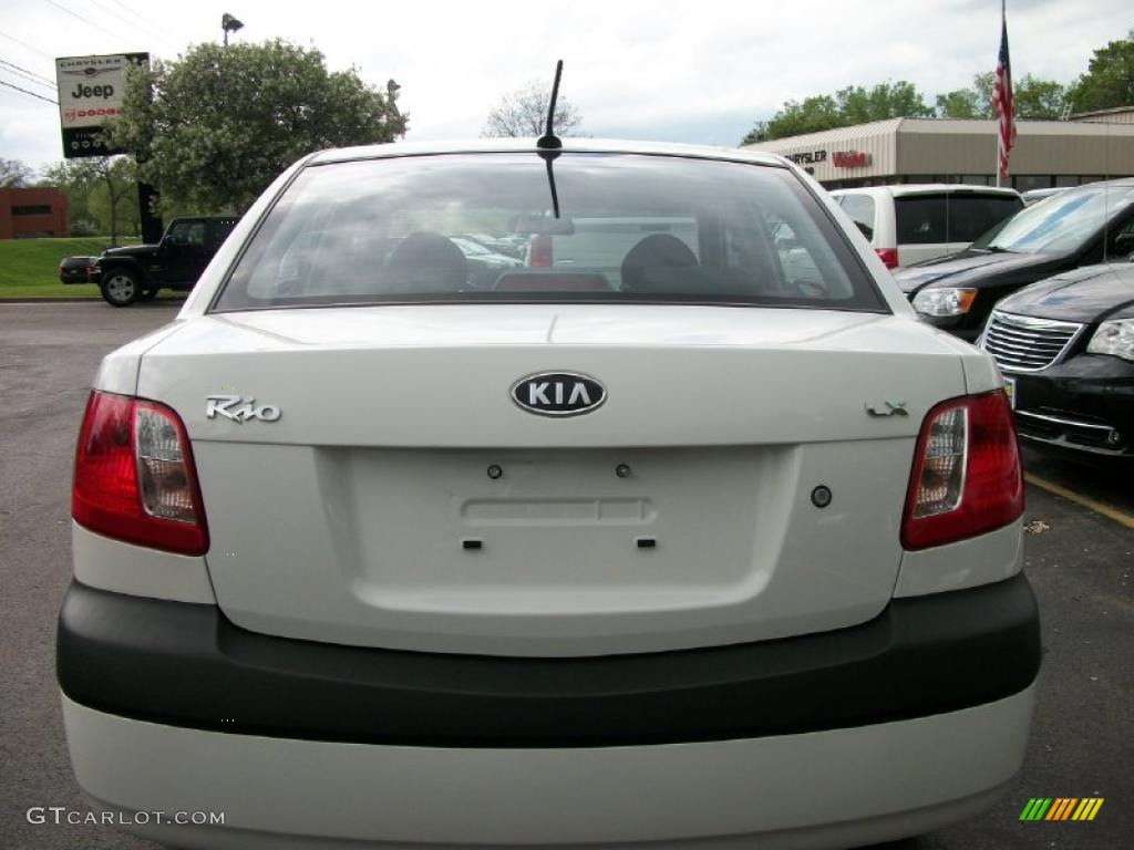 2009 Rio LX Sedan - Clear White / Gray photo #12
