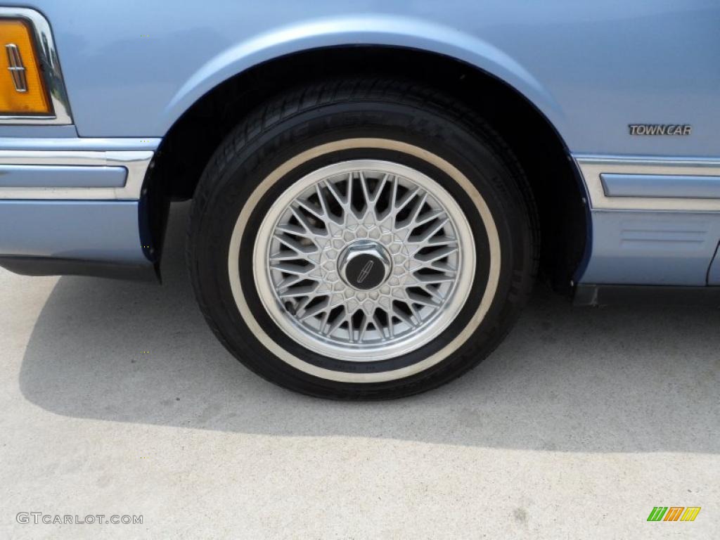 1994 Lincoln Town Car Signature Wheel Photo #49591228