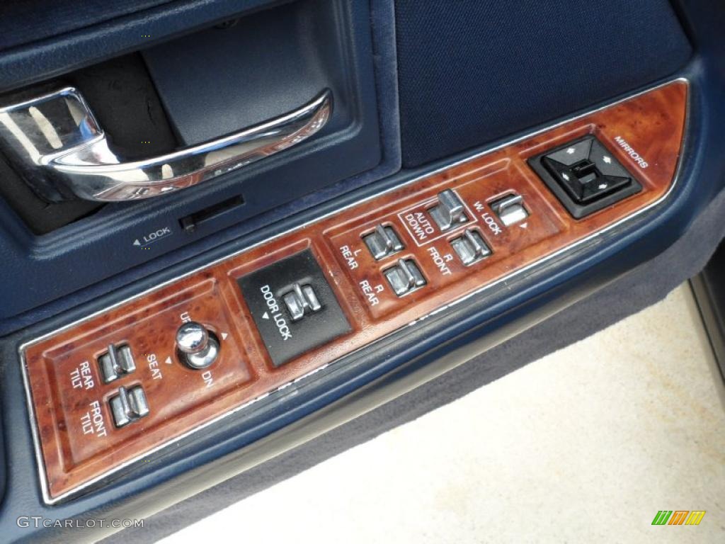 1994 Lincoln Town Car Signature Controls Photo #49591618