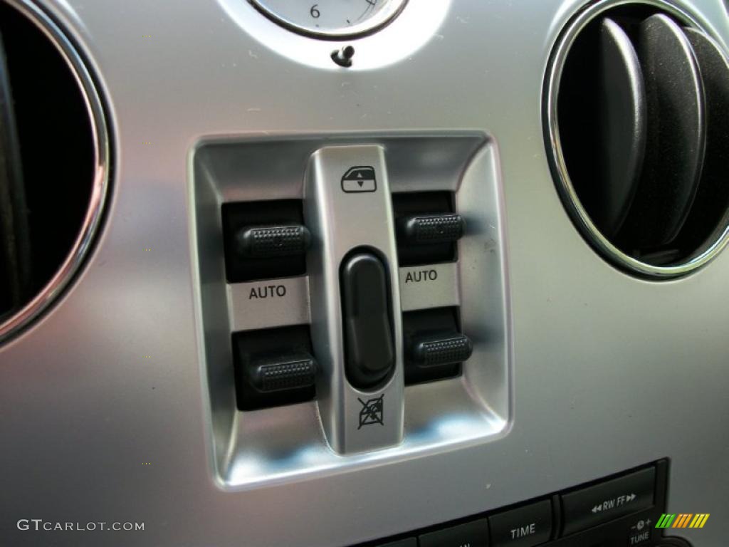 2006 Chrysler PT Cruiser Standard PT Cruiser Model Controls Photo #49591831
