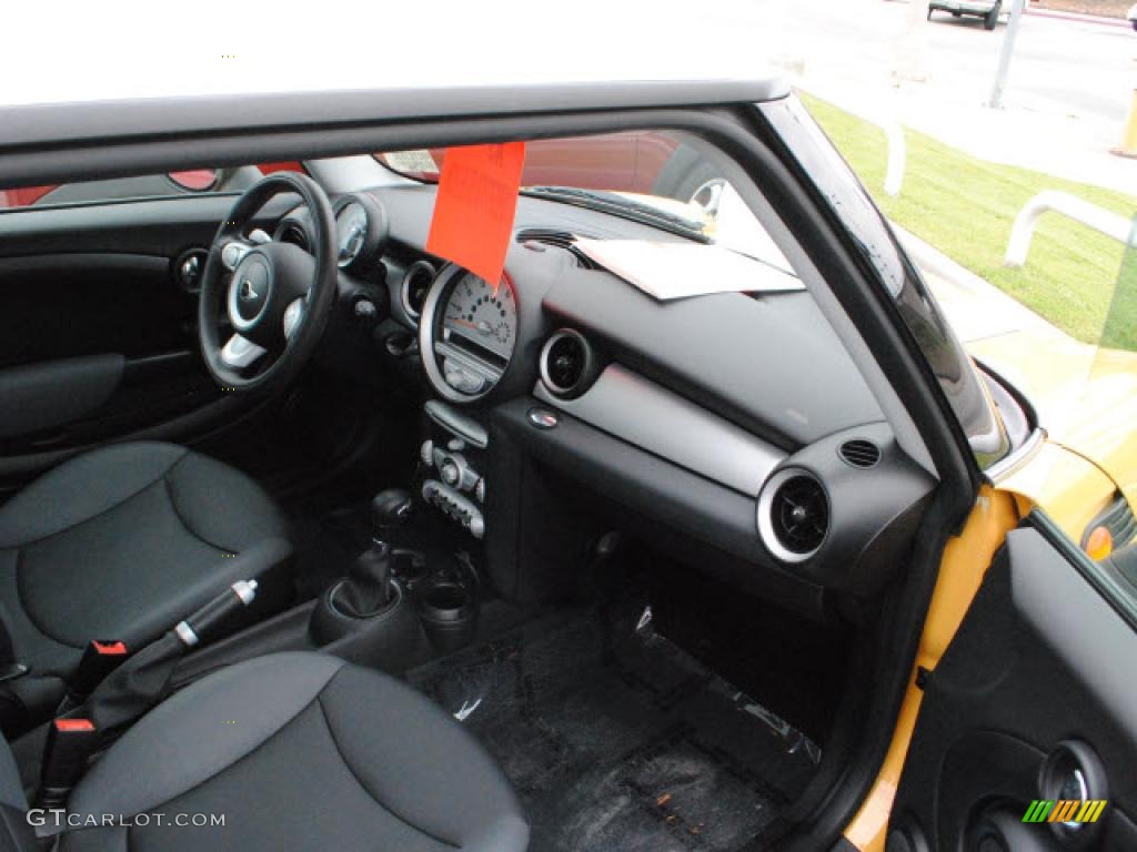 2008 Cooper Hardtop - Mellow Yellow / Punch Carbon Black photo #3