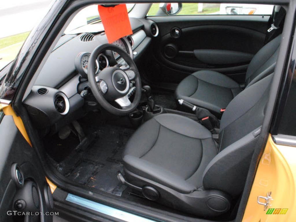 2008 Cooper Hardtop - Mellow Yellow / Punch Carbon Black photo #14