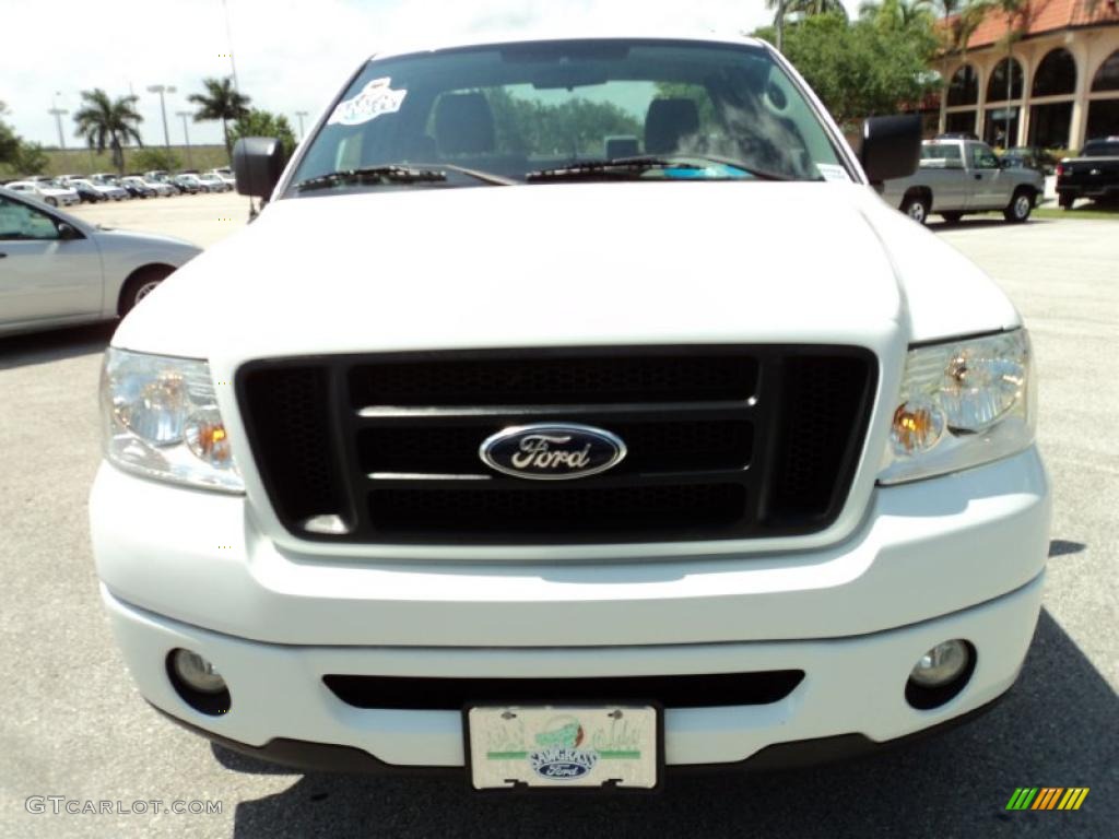 2006 F150 STX Regular Cab - Oxford White / Medium Flint photo #15