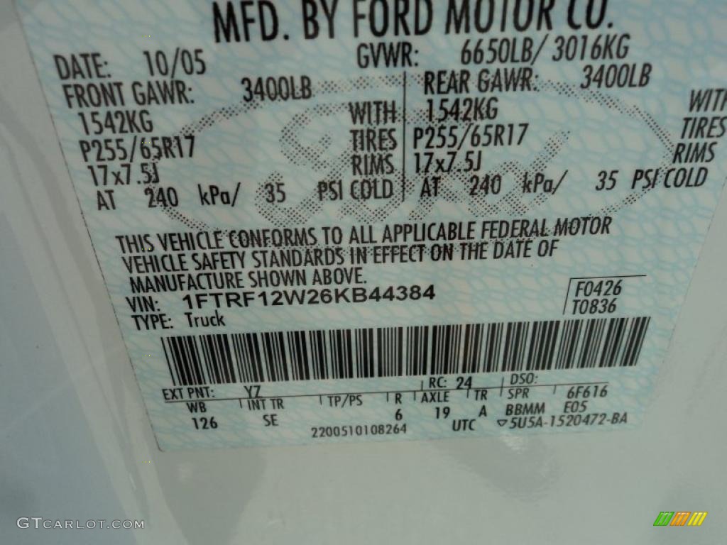 2006 F150 STX Regular Cab - Oxford White / Medium Flint photo #24