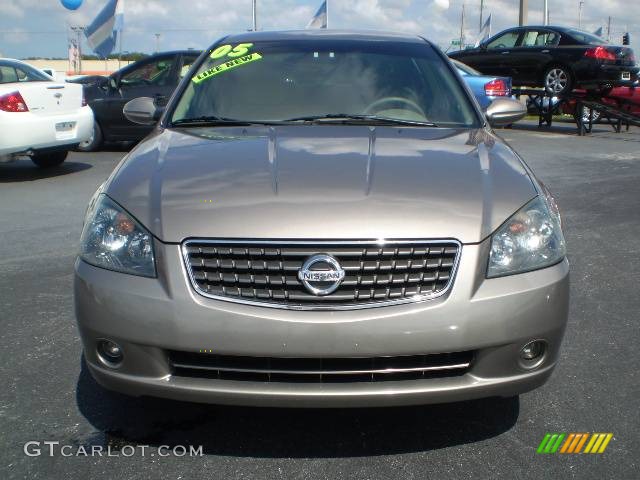 2005 Altima 2.5 S - Polished Pewter Metallic / Blond photo #2