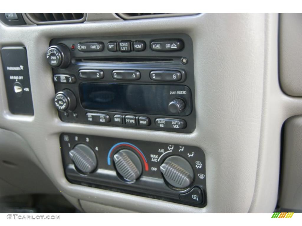 2003 Chevrolet S10 ZR2 Extended Cab 4x4 Controls Photos