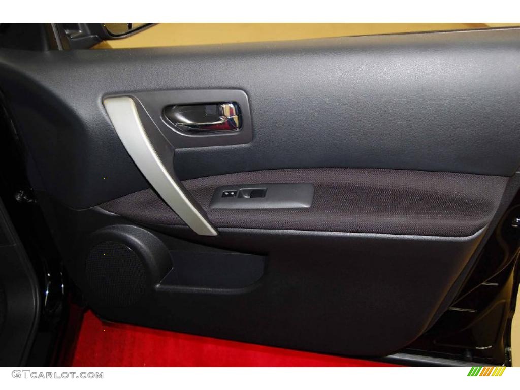 2010 Nissan Rogue Krom Edition Door Panel Photos
